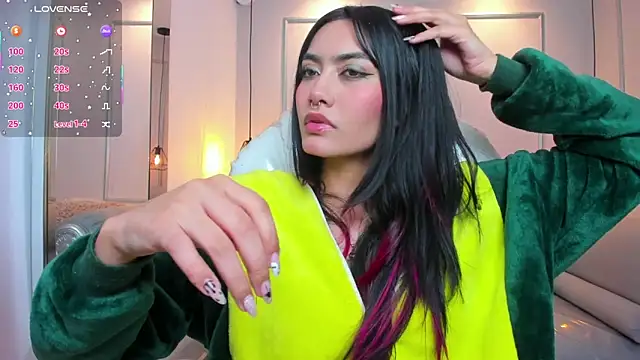 AzuraKindong online show from 10/16/25, 07:37