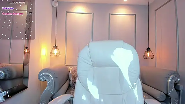 AzuraKindong online show from 10/17/25, 07:05