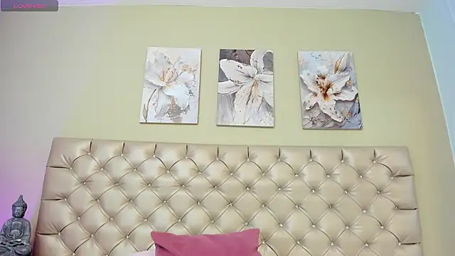 sophiia grey 1 online show from 03/18/25, 11:31