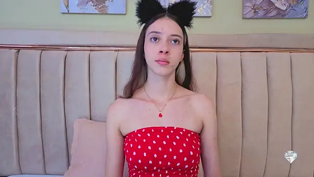 sophiia grey 1 online show from 10/31/25, 08:32