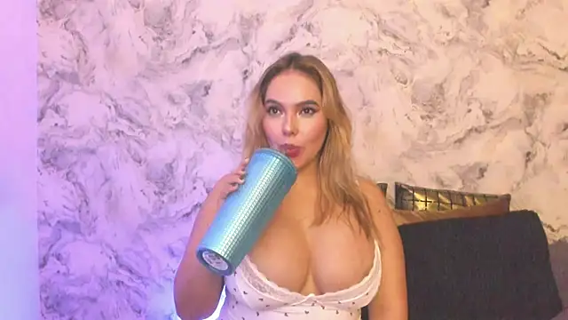 andrea indira20 online show from 02/24/25, 04:38