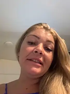 GabyHofstede online show from 10/19/25, 09:15