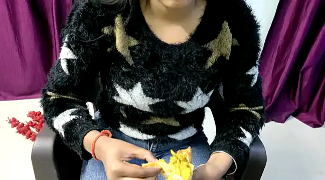 Snapshot of IAM_002 chatting on 12/21/24, 10:28 IAM 002 online show from 12/21/24, 10:28