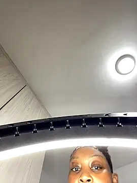 Snapshot of MsWhiteChocolatte chatting on 11/16/25, 09:37 MsWhiteChocolatte online show from 11/16/25, 09:37