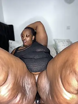 Snapshot of MsWhiteChocolatte chatting on 02/20/26, 06:48 MsWhiteChocolatte online show from 02/20/26, 06:48