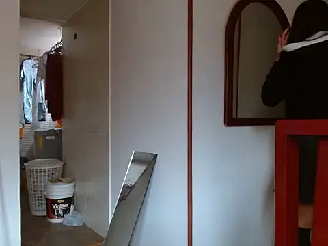 Laura martin  online show from 02/25/25, 05:04