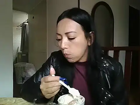 Laura martin  online show from 03/04/25, 04:09