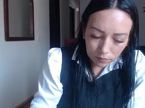 Laura martin  online show from 03/10/25, 08:23