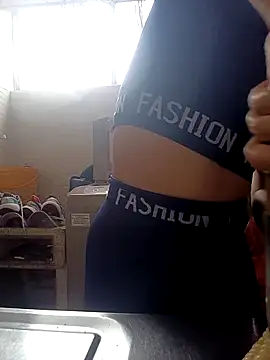 Laura martin  online show from 10/18/25, 05:35