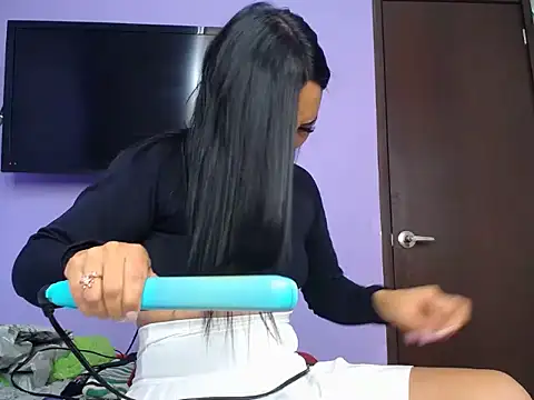 Laura martin  online show from 10/20/25, 03:01