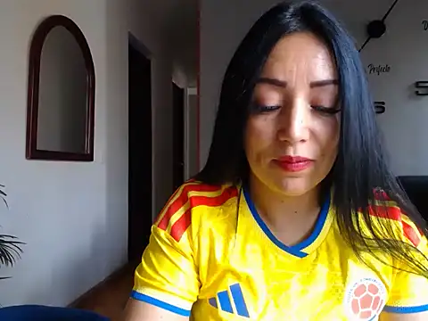 Laura martin  online show from 06/17/26, 12:07