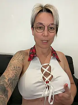 Snapshot of marinella07 chatting on 06/20/26, 10:29 marinella07 online show from 06/20/26, 10:29