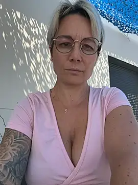 Snapshot of marinella07 chatting on 08/05/26, 11:13 marinella07 online show from 08/05/26, 11:13