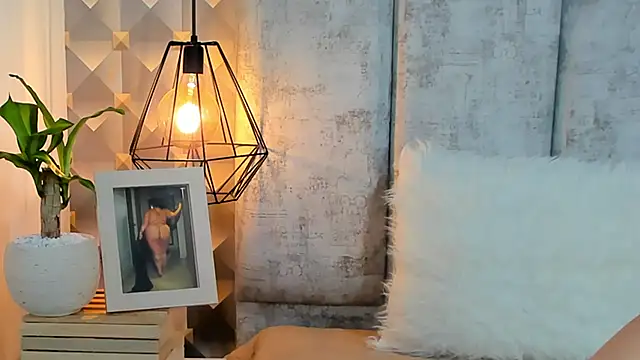 Sara Thompsoon online show from 02/08/26, 12:08