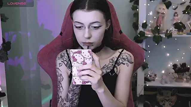 Snapshot of prettybones chatting on 06/04/26, 11:33 prettybones online show from 06/04/26, 11:33
