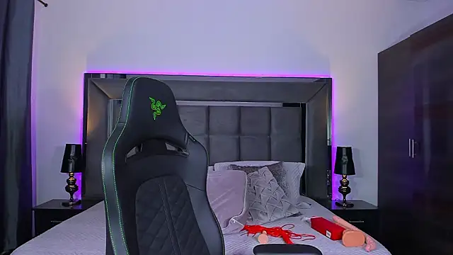 Emmilysantibanez online show from 02/19/26, 02:46