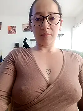 emilypoppy3 online show from 03/06/26, 08:27