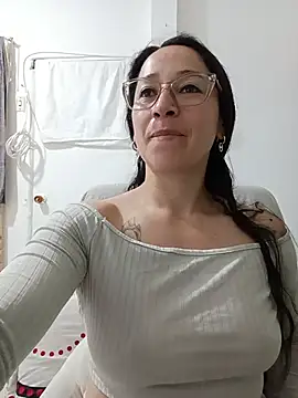 emilypoppy3 online show from 07/12/26, 12:18