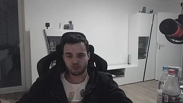 SharkLuigi online show from 01/03/25, 03:49