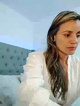 Snapshot of sweetfantasyy69 chatting on 12/10/24, 09:11 sweetfantasyy69 online show from 12/10/24, 09:11