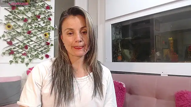 Snapshot of sweetfantasyy69 chatting on 03/21/25, 03:33 sweetfantasyy69 online show from 03/21/25, 03:33