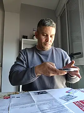 Snapshot of antonioM84 chatting on 02/06/25, 04:25 antonioM84 online show from 02/06/25, 04:25