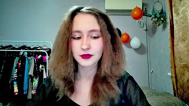 Snapshot of JoannaTompson chatting on 11/19/25, 01:33 JoannaTompson online show from 11/19/25, 01:33