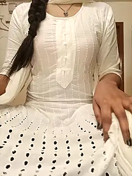 Snapshot of Ruchi-34 chatting on 01/04/25, 06:30 Ruchi-34 online show from 01/04/25, 06:30