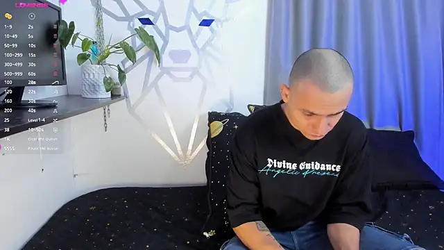 Aron-santoro online show from 01/15/25, 03:43