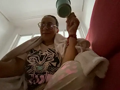 sweeviolet online show from 01/12/25, 08:46