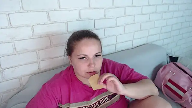 Snapshot of Crazyy_girl_ chatting on 06/10/26, 03:22 Crazyy girl online show from 06/10/26, 03:22
