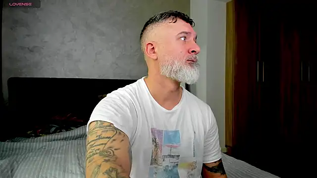 Snapshot of BlowMyXXL chatting on 01/31/25, 10:31 BlowMyXXL online show from 01/31/25, 10:31