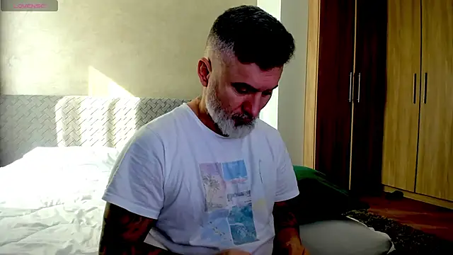 Snapshot of BlowMyXXL chatting on 02/26/25, 08:37 BlowMyXXL online show from 02/26/25, 08:37