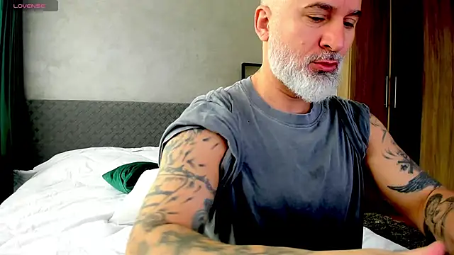 Snapshot of BlowMyXXL chatting on 02/28/25, 08:31 BlowMyXXL online show from 02/28/25, 08:31