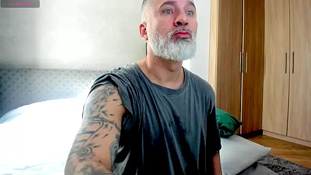 Snapshot of BlowMyXXL chatting on 03/05/25, 08:43 BlowMyXXL online show from 03/05/25, 08:43