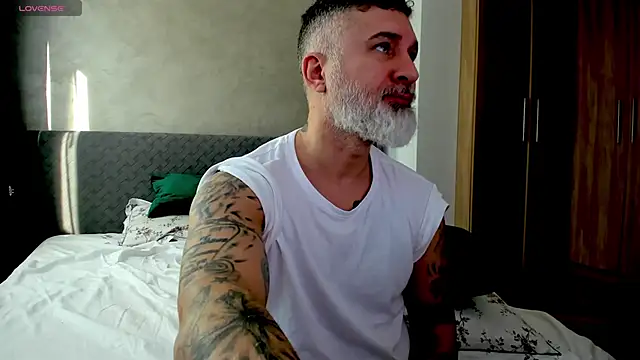 Snapshot of BlowMyXXL chatting on 03/20/25, 06:08 BlowMyXXL online show from 03/20/25, 06:08