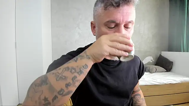 Snapshot of BlowMyXXL chatting on 09/12/25, 05:51 BlowMyXXL online show from 09/12/25, 05:51