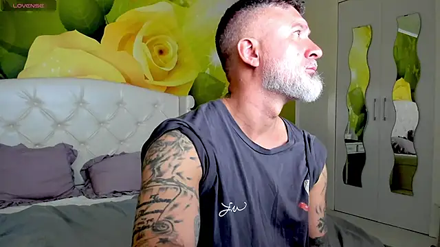 Snapshot of BlowMyXXL chatting on 10/21/25, 06:58 BlowMyXXL online show from 10/21/25, 06:58