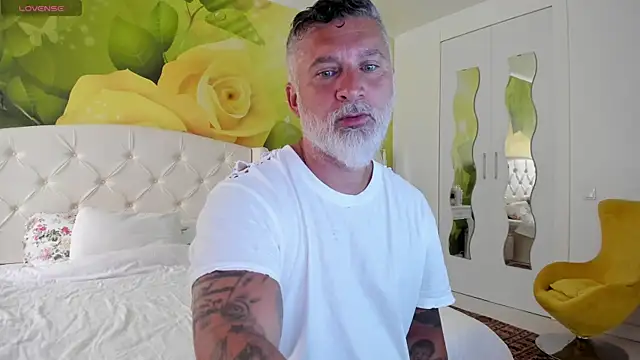 BlowMyXXL online show from 05/17/26, 07:39