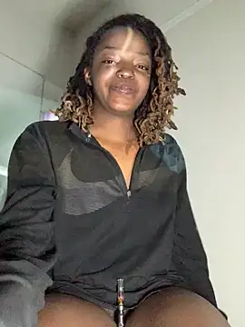 Snapshot of minimama69 chatting on 12/22/24, 08:49 minimama69 online show from 12/22/24, 08:49