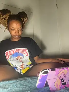 Snapshot of minimama69 chatting on 09/10/25, 04:45 minimama69 online show from 09/10/25, 04:45