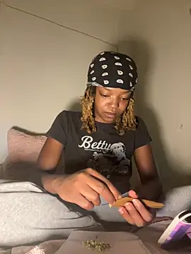 Snapshot of minimama69 chatting on 09/21/25, 08:05 minimama69 online show from 09/21/25, 08:05