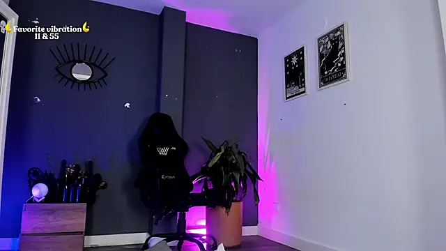 Raven Witch  online show from 04/16/26, 09:39