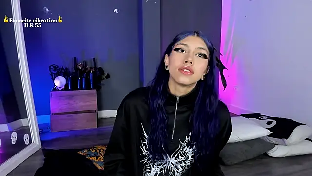 Raven Witch  online show from 05/17/26, 01:07