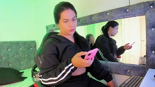 sarajhonson dl online show from 01/11/25, 12:29