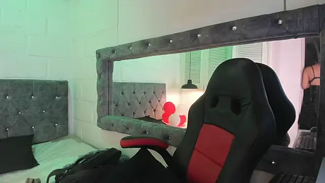 sarajhonson dl online show from 02/27/25, 08:09