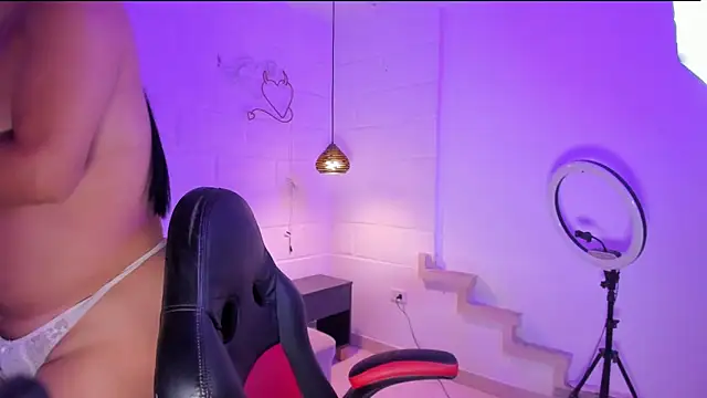 Snapshot of sarajhonson_dl chatting on 02/18/26, 04:58 sarajhonson dl online show from 02/18/26, 04:58