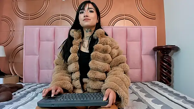 emmily keller19 online show from 01/18/25, 01:40