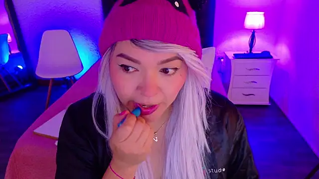 Snapshot of Cuckold_lover69 chatting on 02/23/25, 01:21 Cuckold lover69 online show from 02/23/25, 01:21