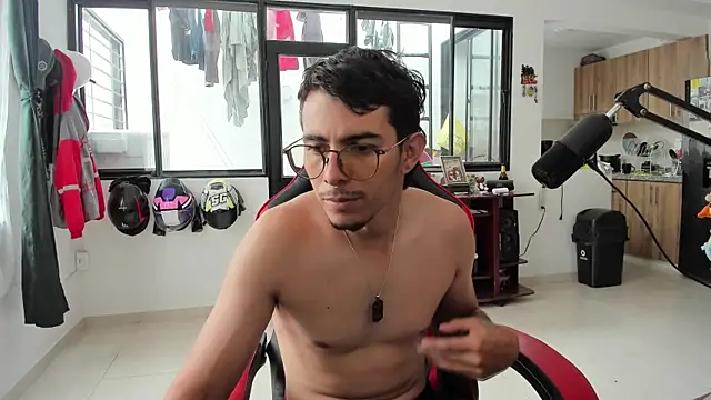 MauroD17 online show from 04/11/26, 03:27